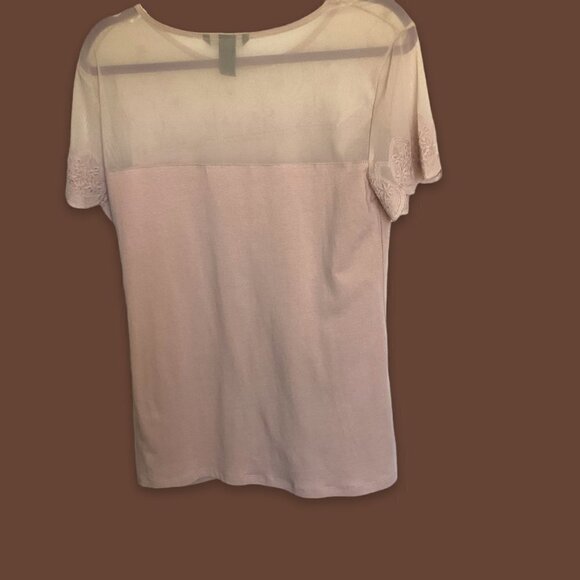 H&M NWOT Dressy Tee Sheer Scalloped Chiffon Yoke and Sleeves Size Large in Taupe - Picture 2 of 5